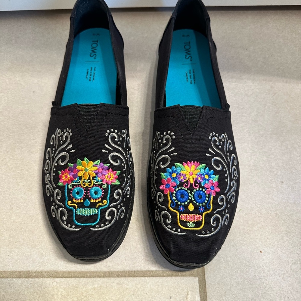 TOMS Black Embroidered Skull Slip-Ons